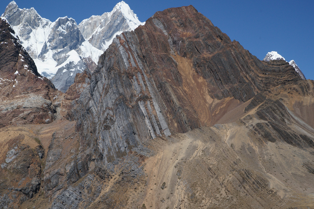 Géologie andine  Cordillera Huayhuash, dans le massif du Yerupará, au Pérou
