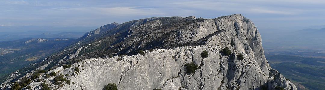 Vue depuis la Croix de Provence sur les crêtes