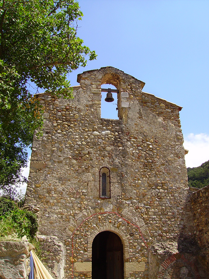 Chapelle édifiée avec les galets extraits des poudingues de Valensole/Les Mées