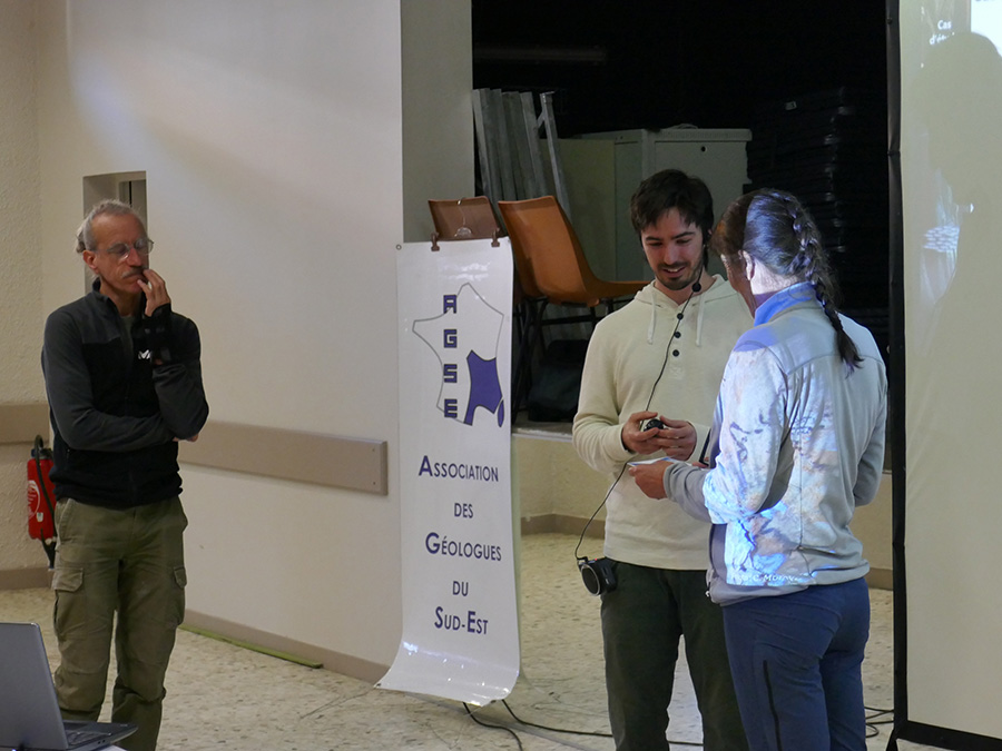 Remise du prix de thèse AGSE - 2025 à Hugo Pellet par Christine Balme