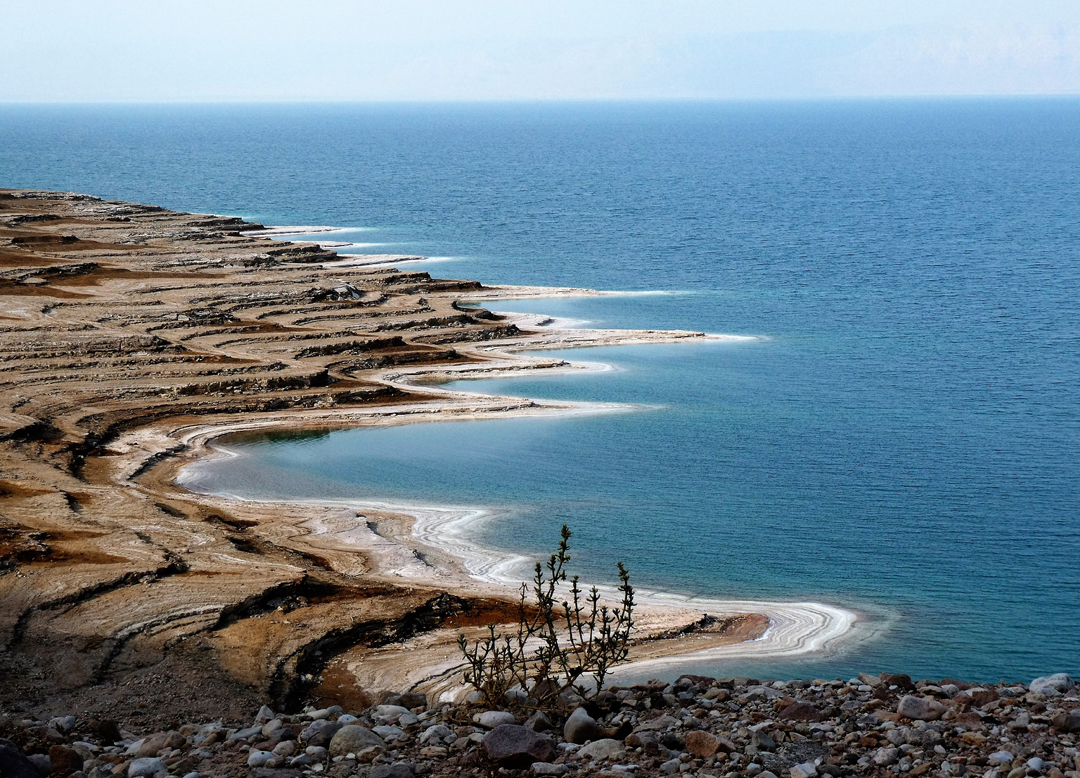 Dépôts évaporitiques sur les rives jordaniennes de la mer Morte